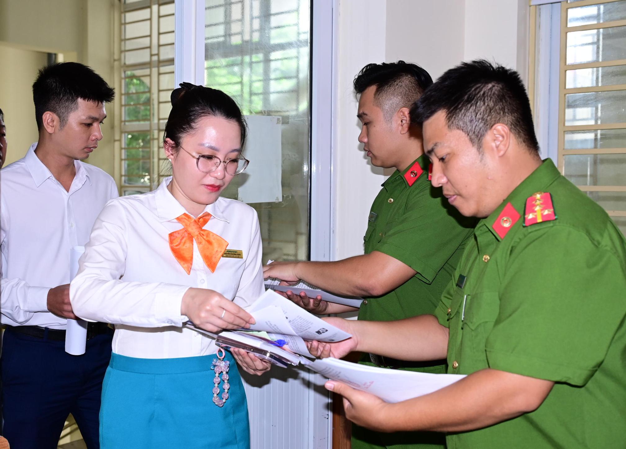 Công an phường Hồng Bàng: Tuyên truyền phòng chống lừa đảo trên mạng xã hội và cướp tại các tổ chức tín dụng, cơ sở kinh doanh vàng bạc
